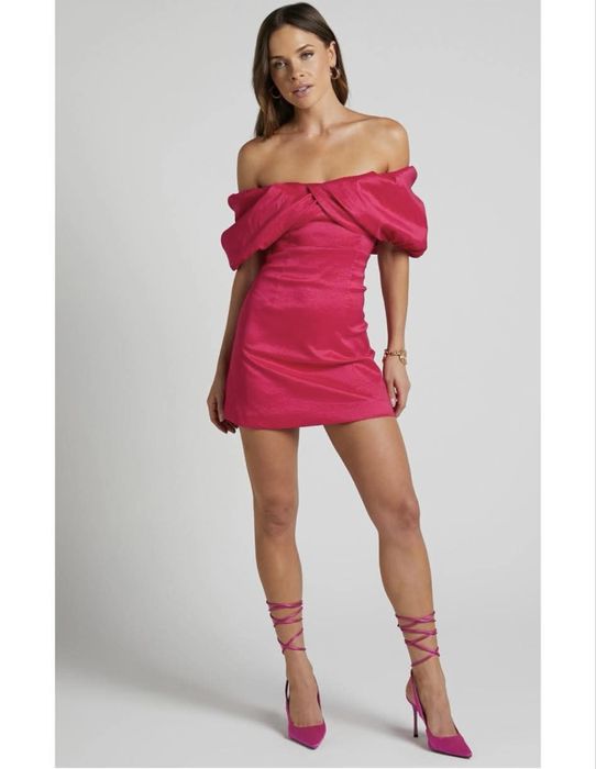 Къса официална рокля