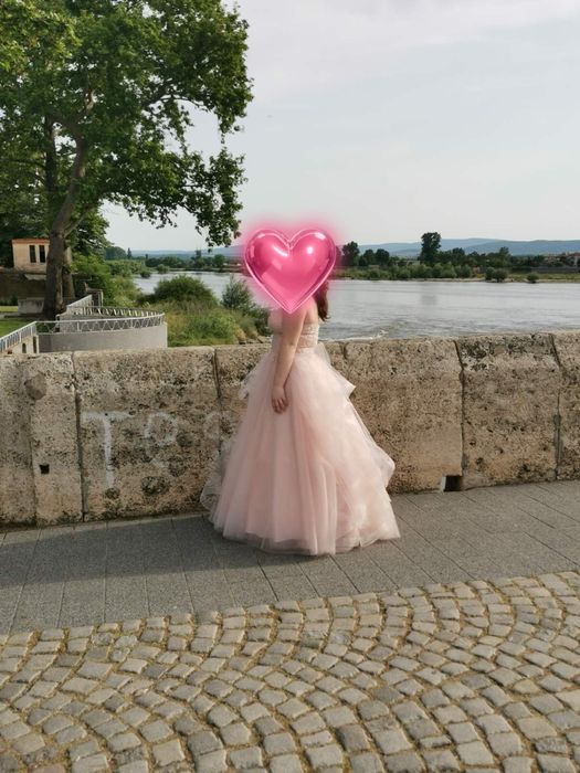 Бална рокля в цвят розов