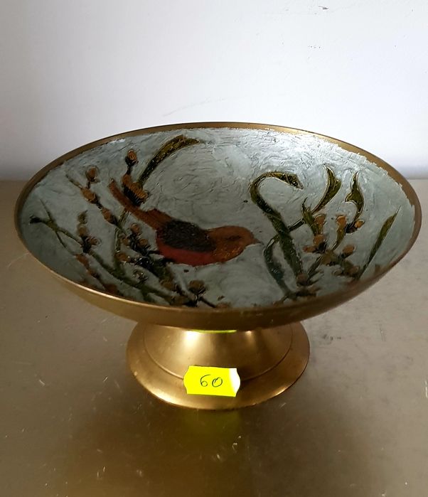 Obiecte vechi din alamă glazurata