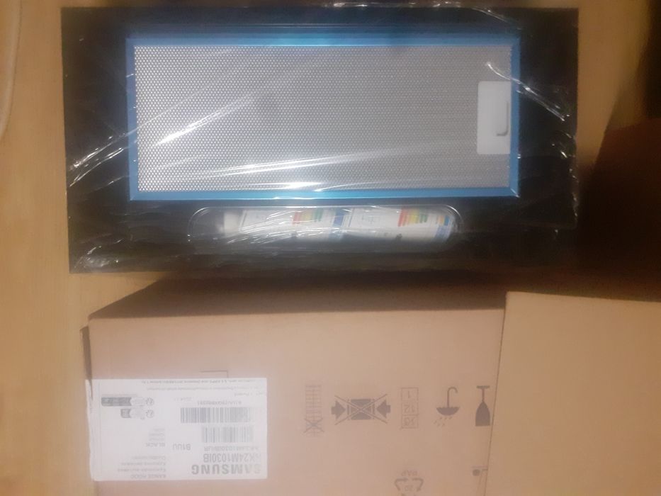 Продам Вытяжку Samsung новая.