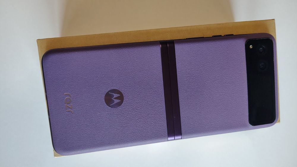 Моторола разр 40/  Motorola razr 40