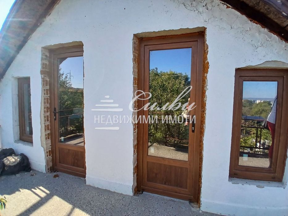 Двуетажна ТУХЛЕНА вила на плоча – местност Под Манастира.