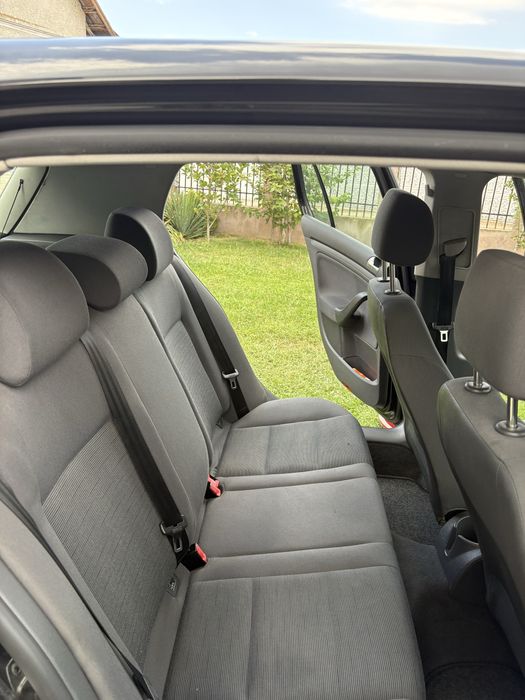 VW Golf 5 1.9 TDI 90 CP BRU – 2005 – negru metalizat LC9Z
