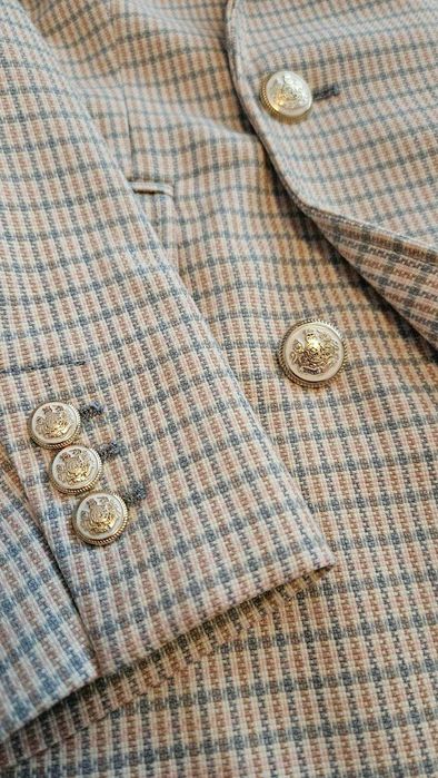 Sacou Zara cu butoni cu detalii aurii și umeri întăriți