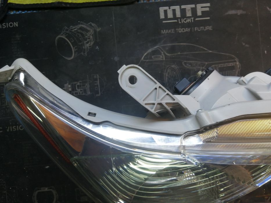 Фара тойота хайландер оригинал