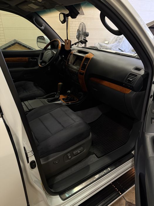 Lexus - GX 470.  V8