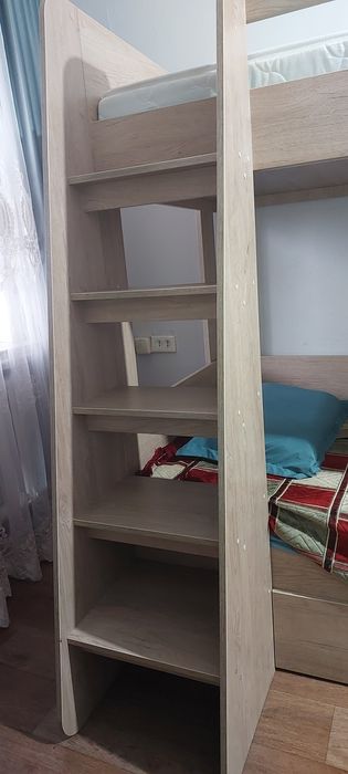 Продам двухъярусную кровать