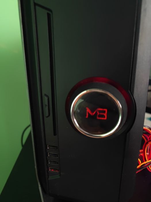 Carcasa itx Gaming ASRock M8 BMW Display OLED Model rar găsit SFX PSU