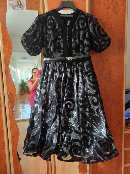 Rochii de seara aproape noi , purtate o singura dată