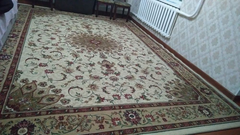 Продам ковёр толстый