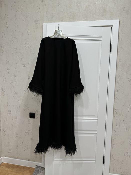 Продам вечернее платье с перьями