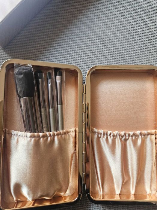 Четки за грим Delilah