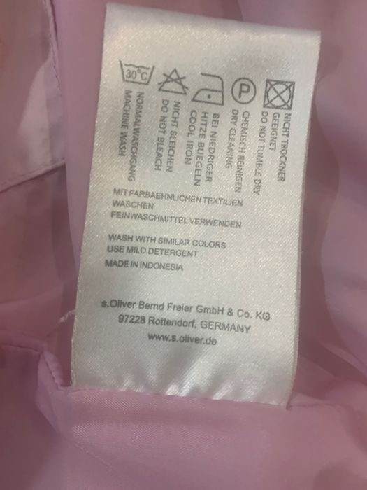 Продавам дамска яке нежно розова .