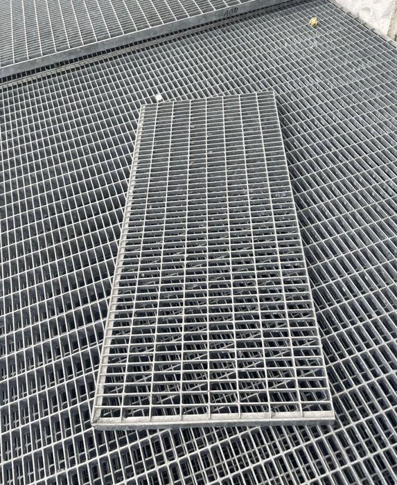 Trepte zincate galvanizate