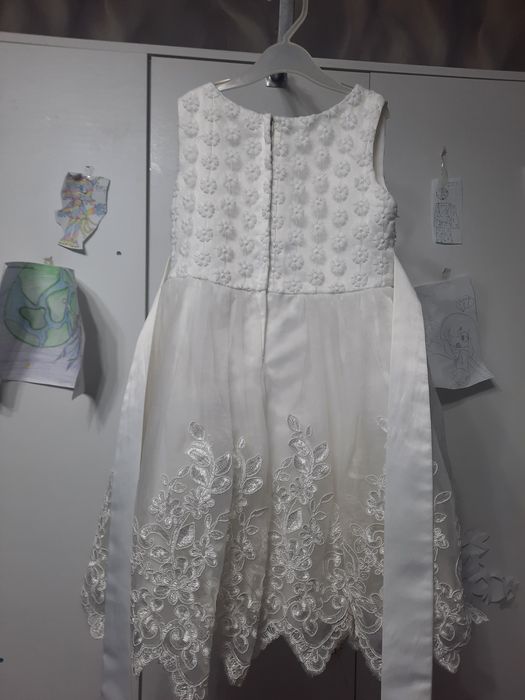 Платье для девочки + подарок.