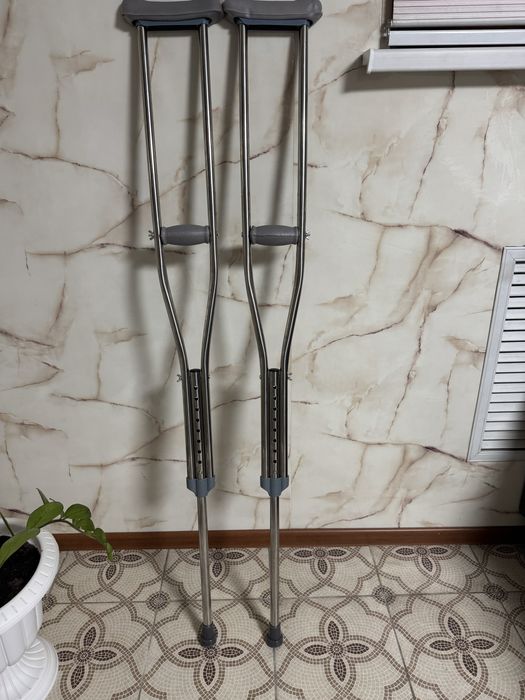 Продам костыль новый