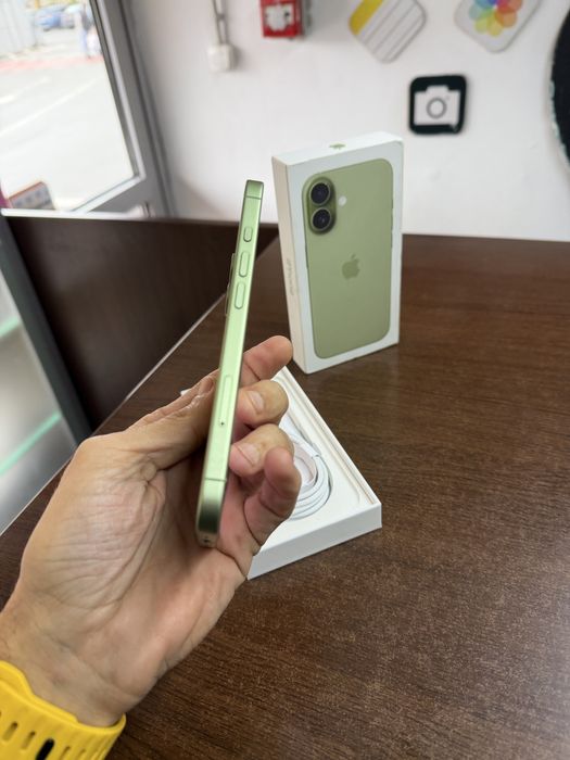 Vand Iphone 17 256Gb Full box Impecabil