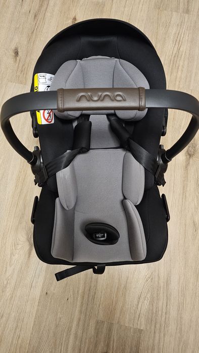 Scoică auto Nuna ARRA NEXT i-Size 0–13 kg / 40–85 cm – stare foarte bună