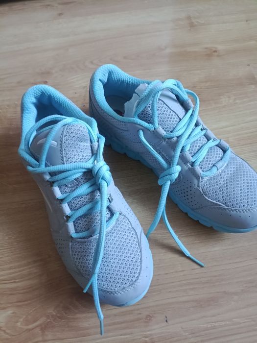 Кроссовки женские