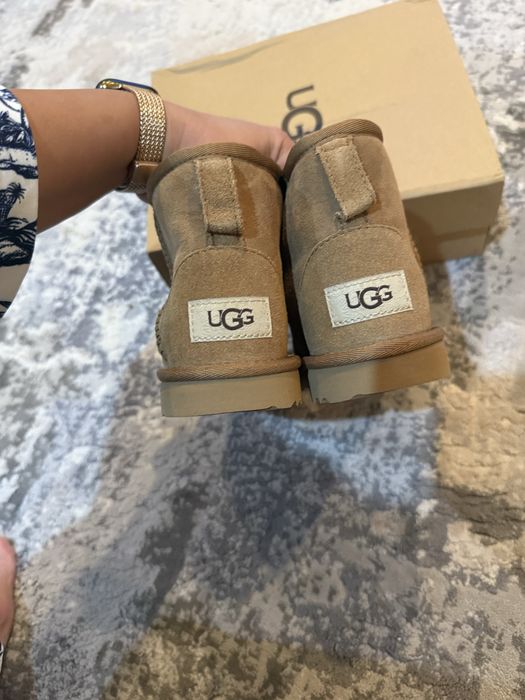 Ghete ugg noi noute niciodata incaltate (zara next adidas)