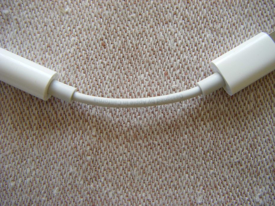 Apple Lightning към стерео жак 3.5 mm