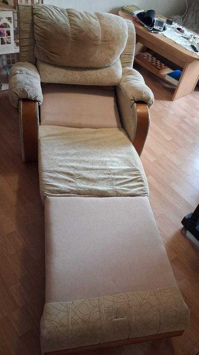 Раскладной диван и два кресла