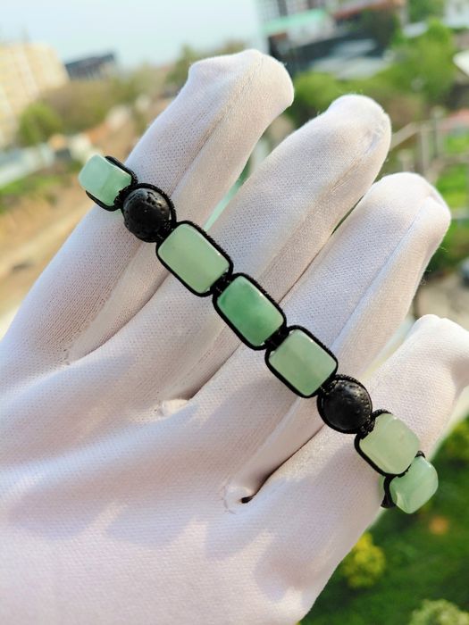 Браслеты с натуральными камнями.