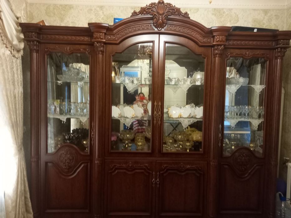 Stenka mebel sotiladi holati yahshi