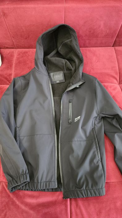 Продам ветровку Zara на мальчика