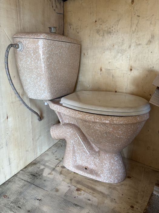 Продаю унитаз в хорошем состоянии