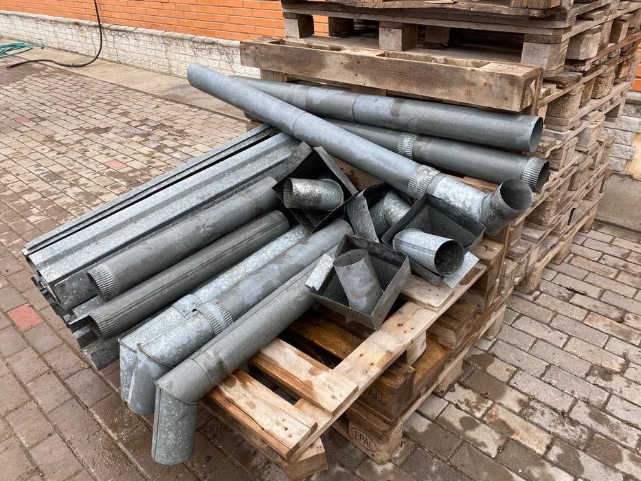 Водосток оцинкованный, в отличном состоянии