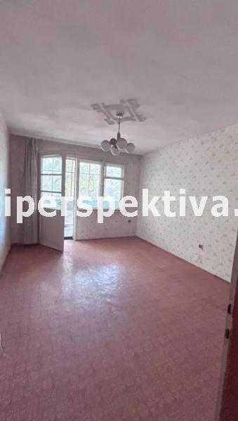 Продава се Тристаен апартамент в Пловдив, Център - 114000 кв.м за 2 €/кв.м - Снимка #3