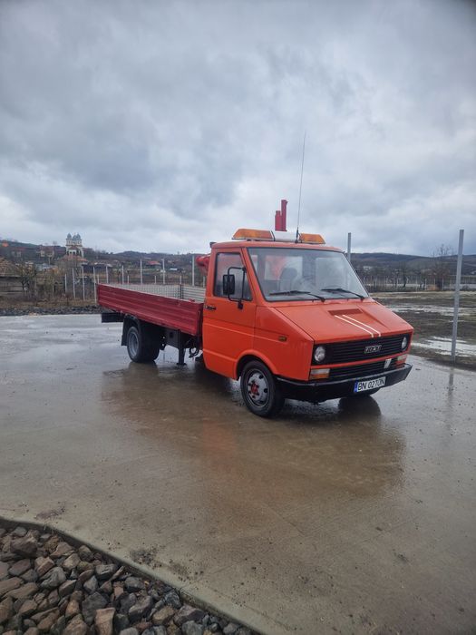 Vînd camionetă fiat 3.5t cu macara ridică 1200kg