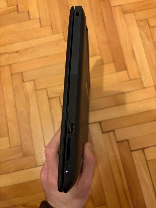 Laptop HP 15-da0193nq la cerere instalez Windows si Office cu licenta