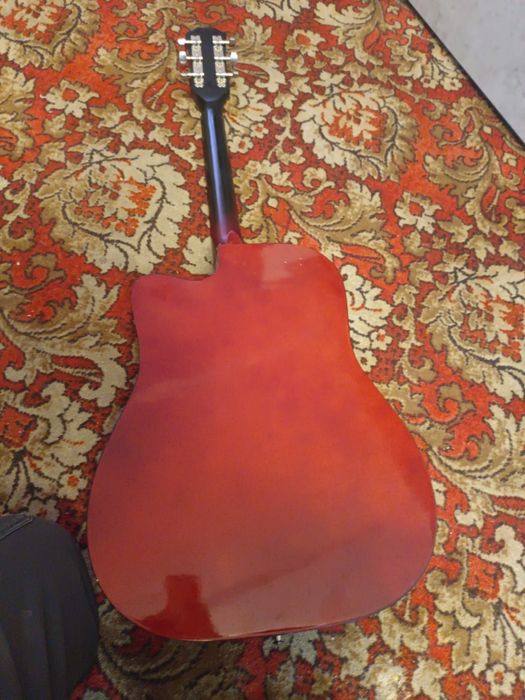 Продам гитару 41 размер цена 25000