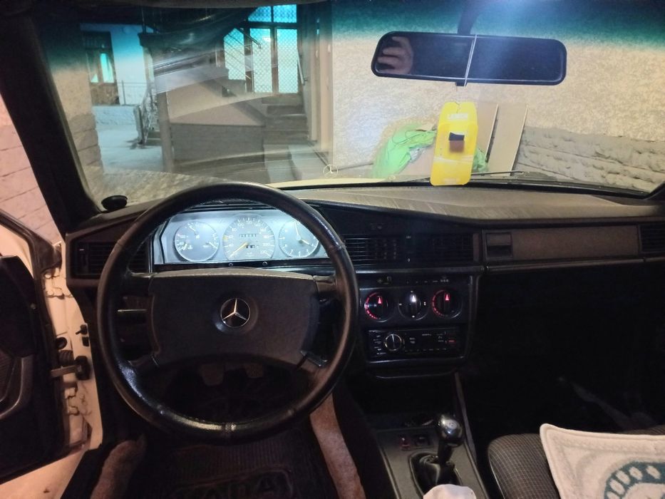 Мерседес W201 Сотилади.