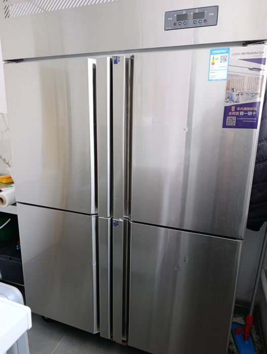 Холодильный шкаф профессиональный