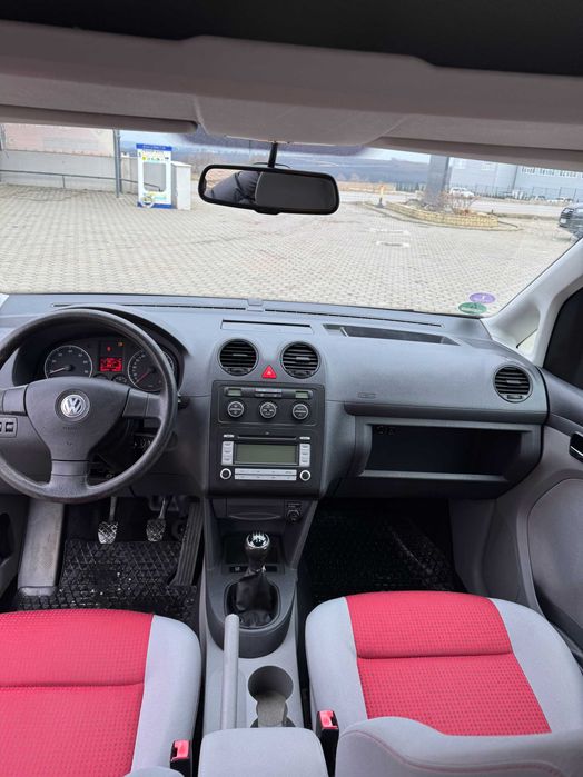 Vand Volkswagen Caddy anul 2008 2.0 benzina impecabil INMATRICULAT