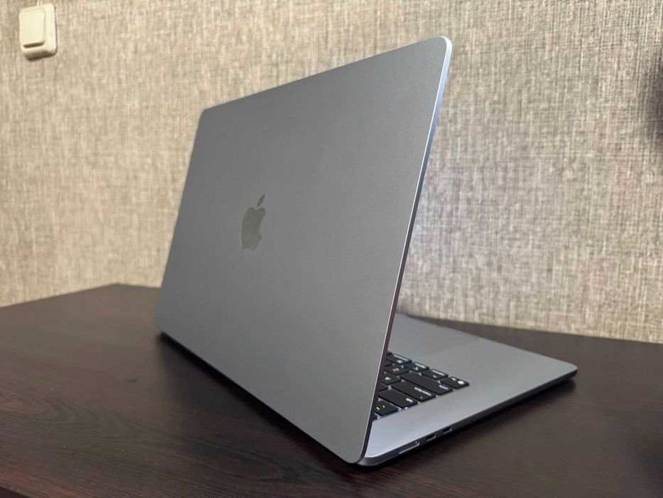 Macbook Air  M4 15,3'' 2025 с 1 година гаранция.