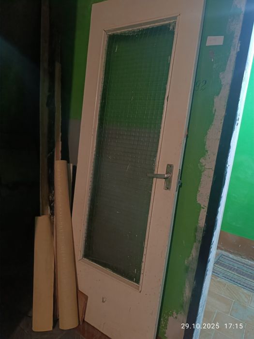 Дверь советская с армированным стеклом