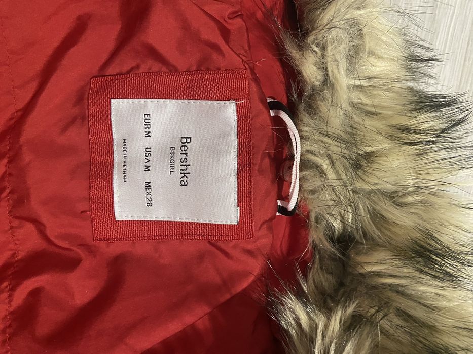 Червено зимно яке от Bershka