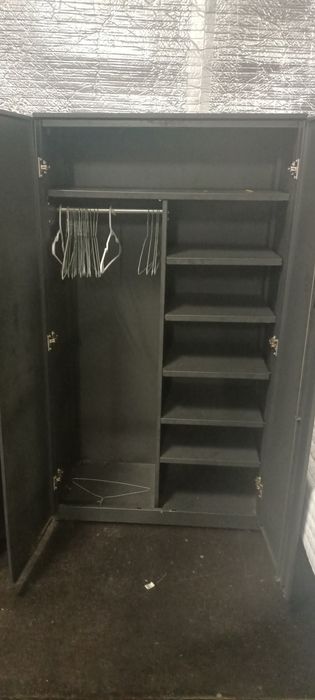 Dulap metalic cu rafturi