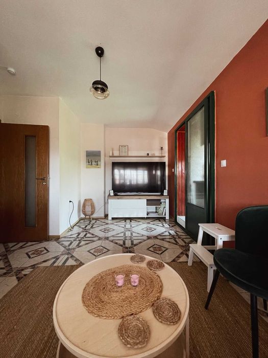 Дава се под наем Двустаен апартамент в Бургас, Център - 54 кв.м за 459 € - Снимка #2