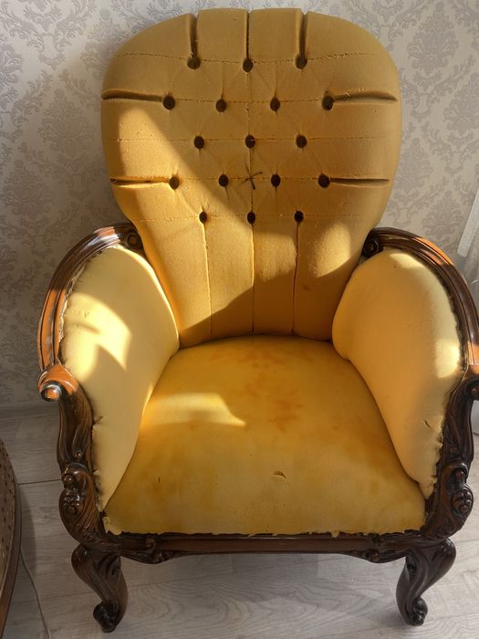 Продам диван с двумя креслами