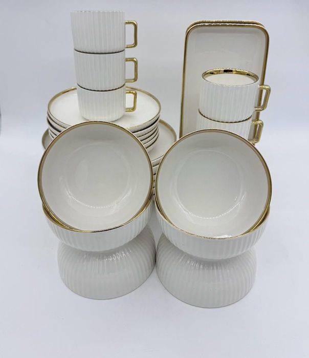 Продам чайный сервиз 32 персон под золото оригинал фирма Катерина.