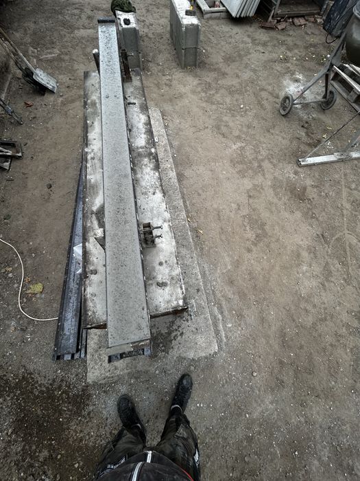 Vând stâlpi si plăci  de gard din beton!