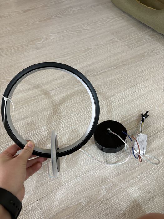 Продам люстры современные