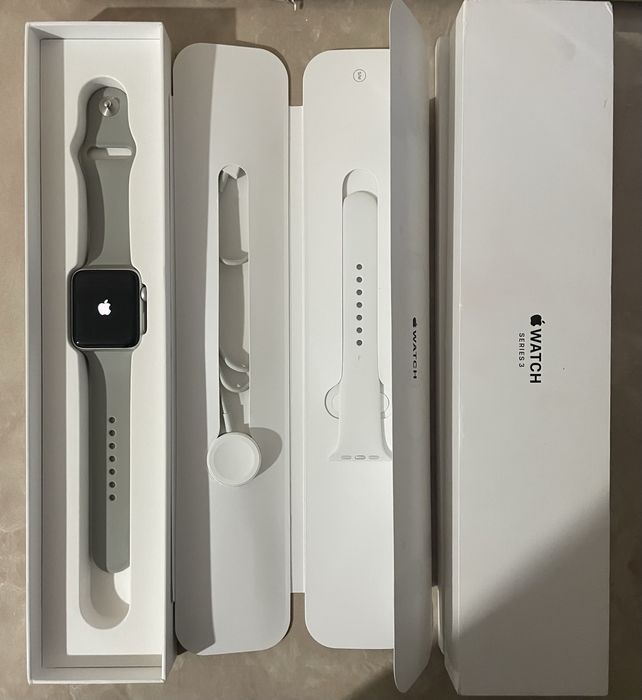 iphone  11 часы ,науишник вместе