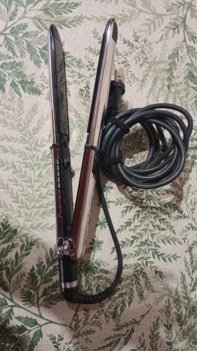 Профессиональный выпрямитель и плойка в одном