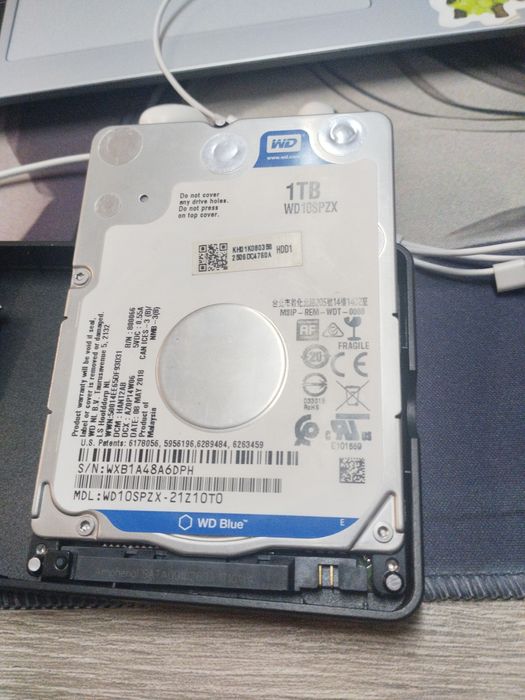 жесткий диск hdd на 1 тб(ноутбучный рамер) с кейсом под внешний жестки